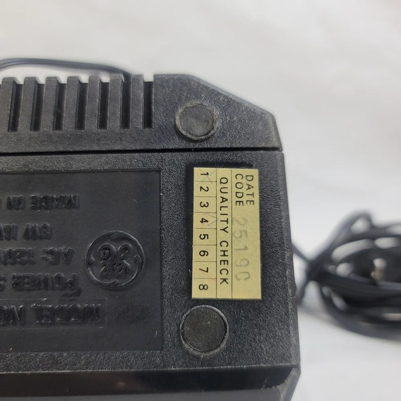 GE 7-4648A AM/FM Alarm Clock Radio 2 Wake settings - classic style green numbers - Picture 5 of 5